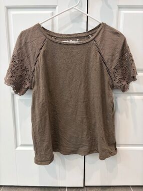 Women’s GUC brown eyelet SS tee, Ann Taylor LOFT, size MP